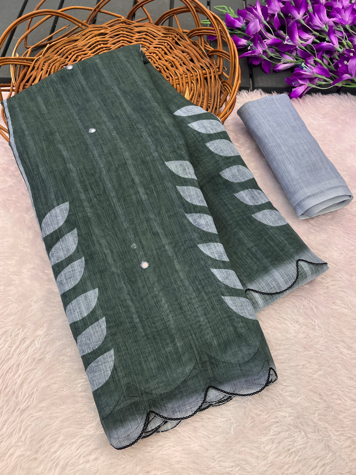 Amthi Linen Green Leaf Print Mirror Work Daily Wear Saree