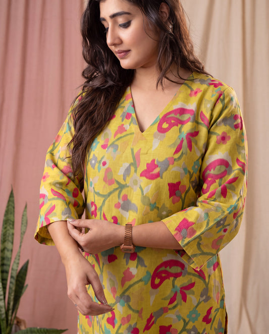 Amthi Yellow Floral Printed Straight Kurta For Women