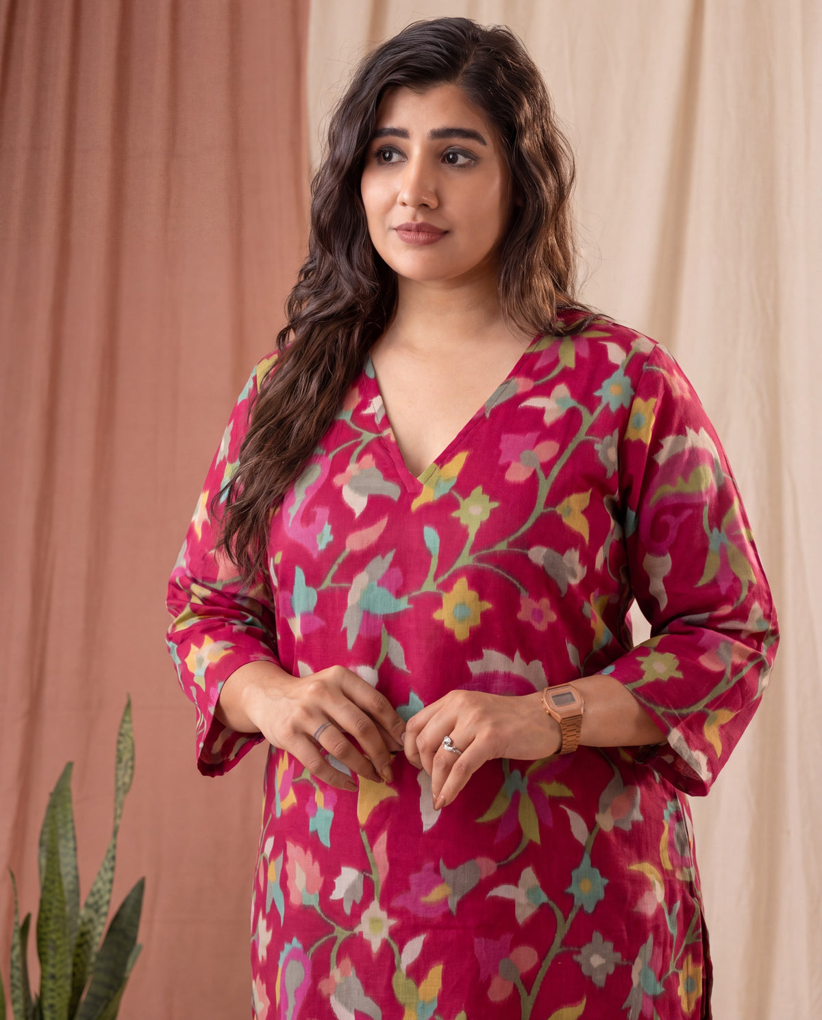 Amthi Rani Pink Floral Print Cotton Kurta for Women | V-Neck Kurti