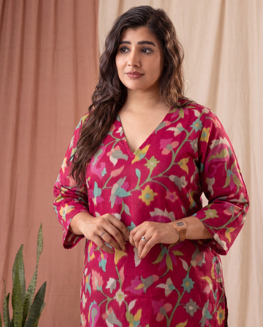 Amthi Rani Pink Floral Print Cotton Kurta for Women | V-Neck Kurti