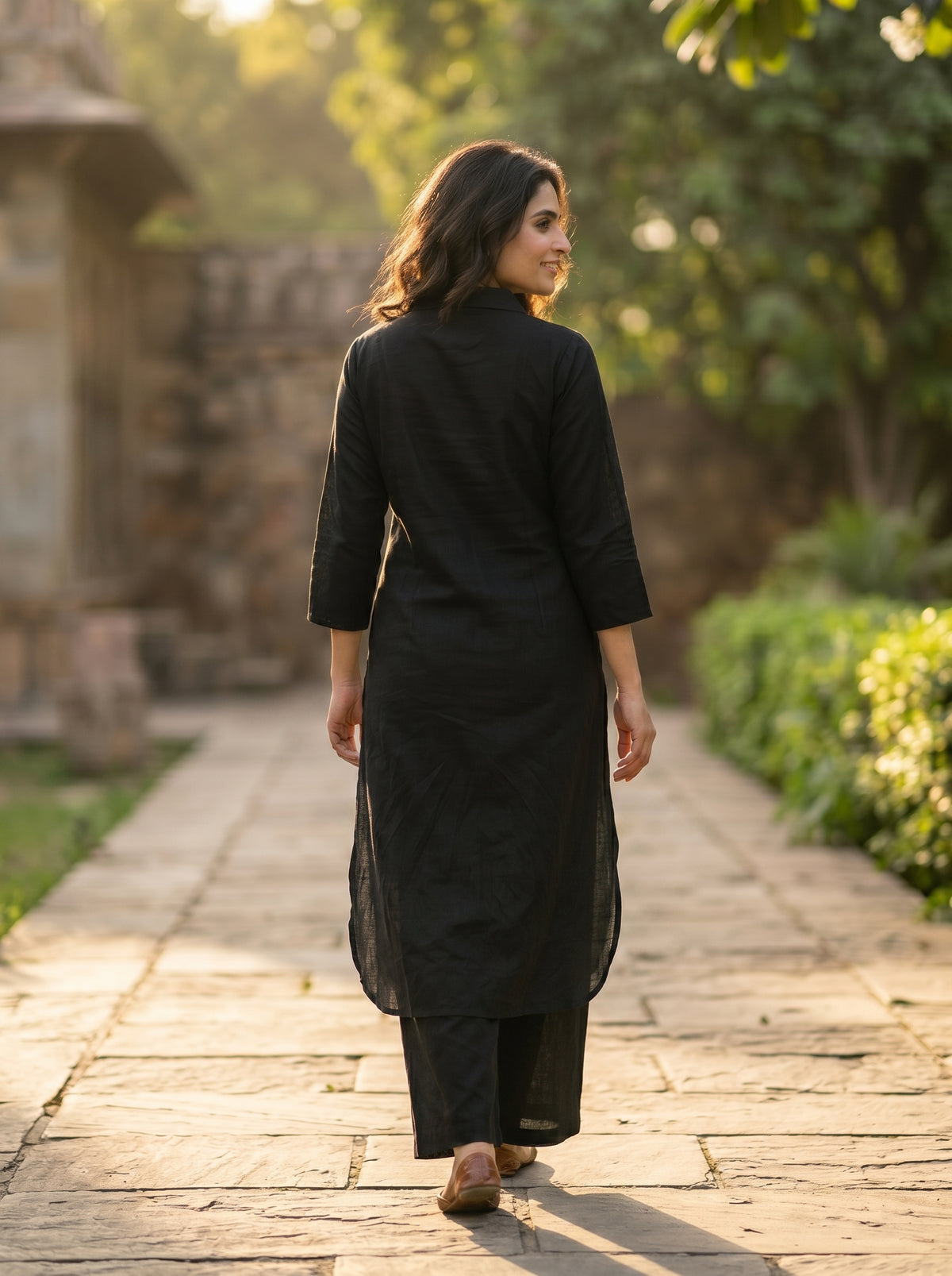 Amthi Black Pure Linen Kurta Pant Co-Ord Set Tulip Embroidery for Women