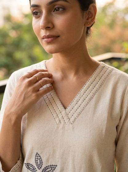 Amthi Off-White Cotton Linen Kurta Set with Thread Embroidery, Kantha Stitch & Side Pocket Pant