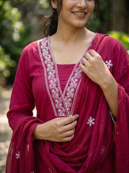 Amthi Women's Pink Cotton Kurta Pant Set with Floral Embroidered Dupatta