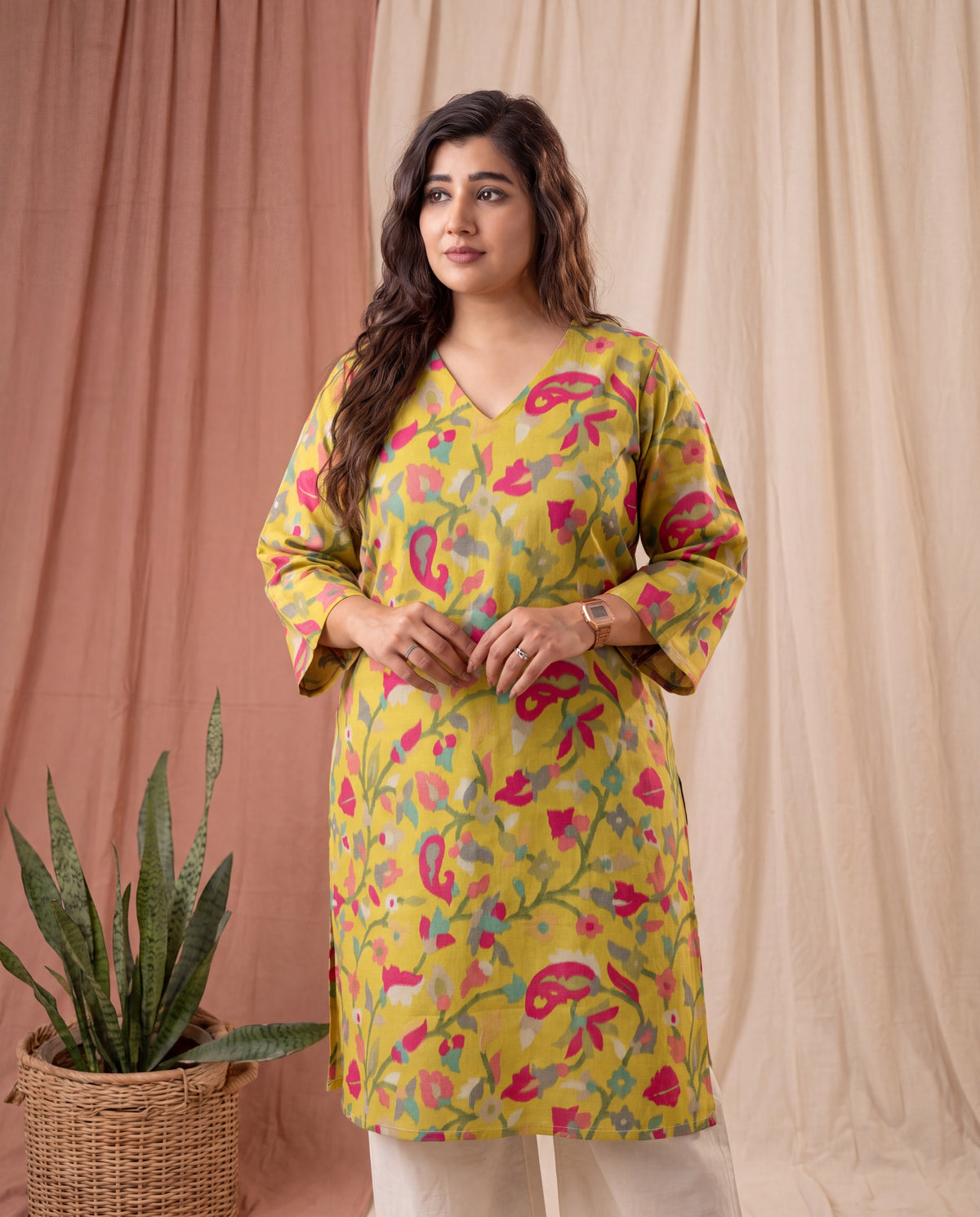 Amthi Yellow Floral Printed Straight Kurta For Women