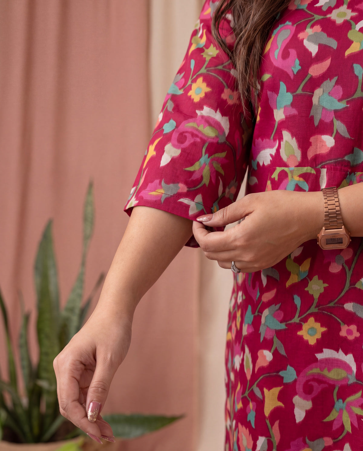Amthi Rani Pink Floral Print Cotton Kurta for Women | V-Neck Kurti