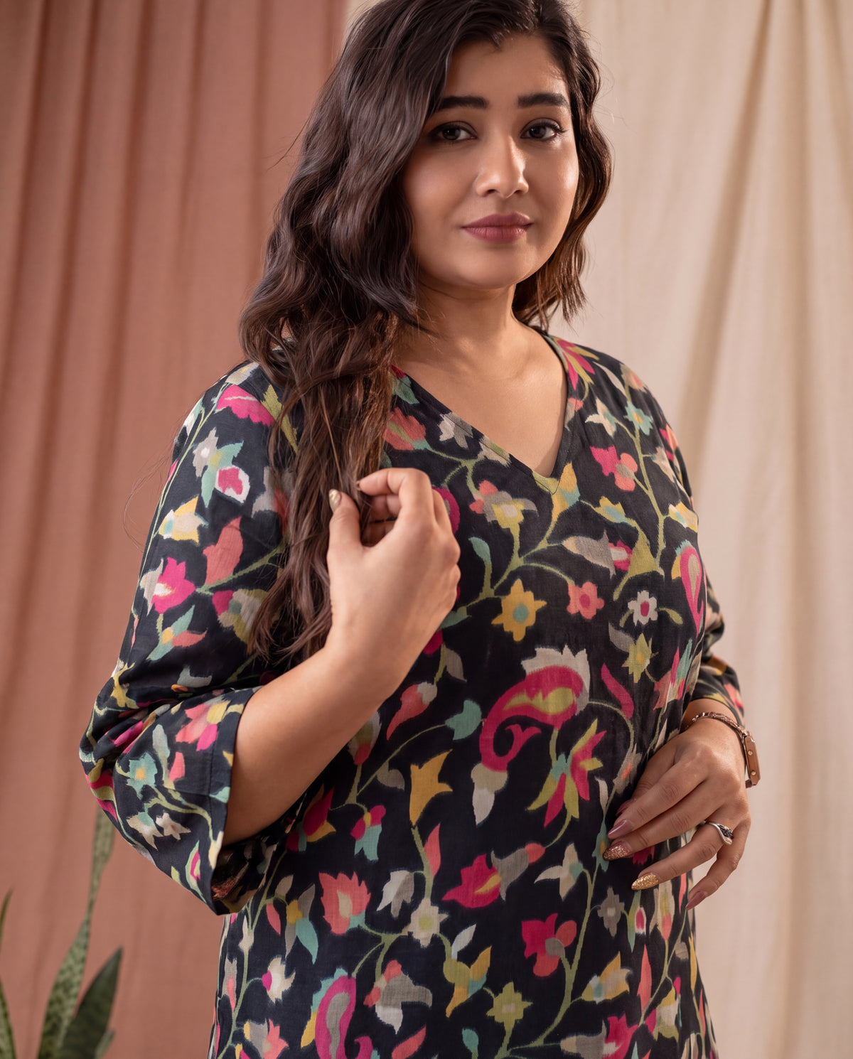 Amthi Black Floral Print Cotton Kurta for Women | V-Neck Bell Sleeve Kurti