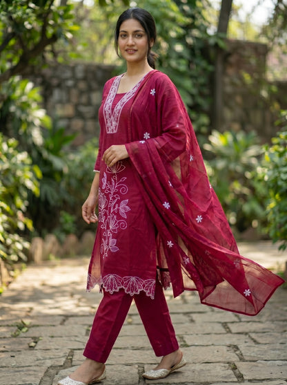 Amthi Women's Pink Cotton Kurta Pant Set with Floral Embroidered Dupatta
