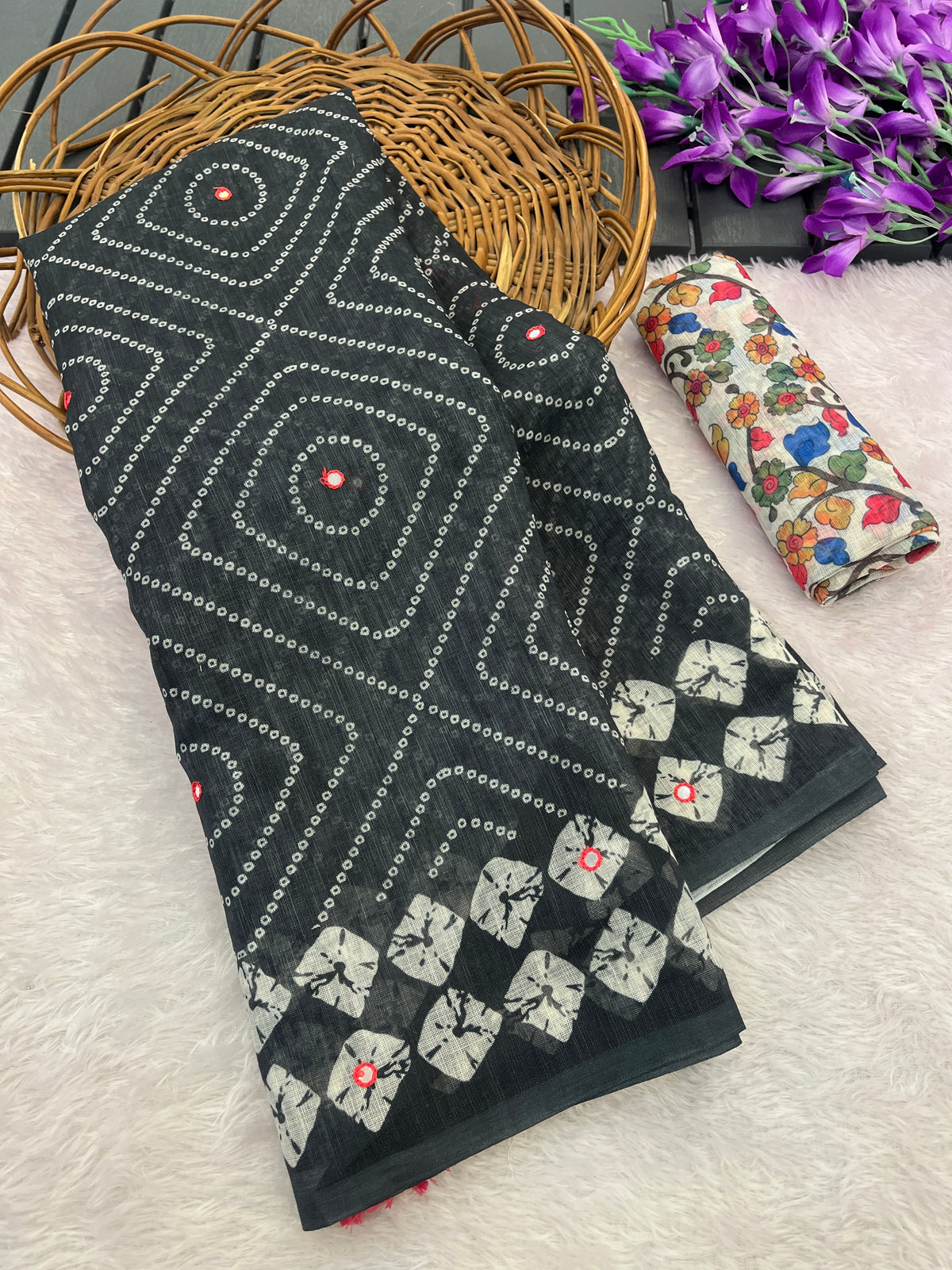 Amthi Cotton Linen Black Print Mirror Work Kalamkari Tessel Pallu Saree
