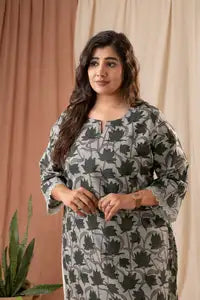 Amthi Lotus Kalamkari Green Print Cotton Kurta | Oversized Straight Fit