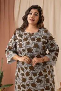 Amthi Maroon Cotton Lotus Kalamkari Straight Kurta For Women