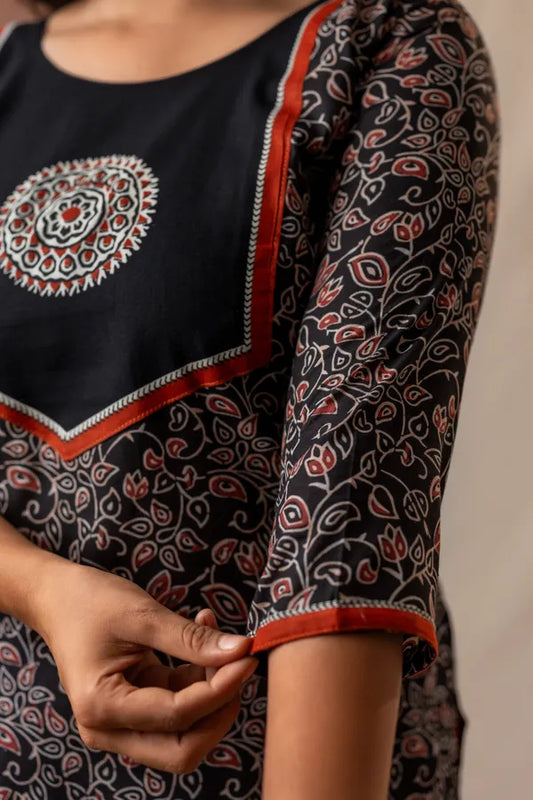 Amthi Pure Cotton Black Printed Straight Kurta For Women