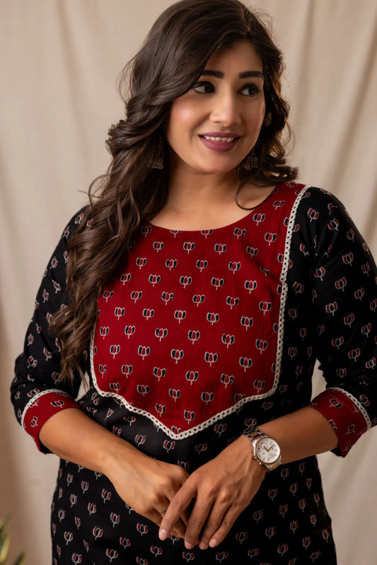 Amthi Women’s Red & Black Rayon Floral Printed Straight Kurta