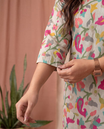 Amthi Cream Floral Printed Straight Kurta For Women