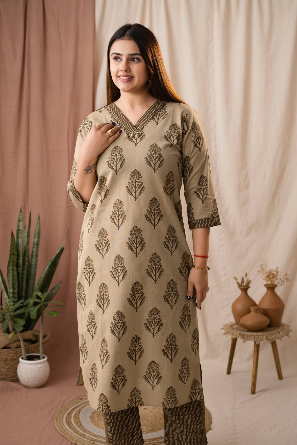 Amthi Women's Beige Linen Block Print Kurta Set