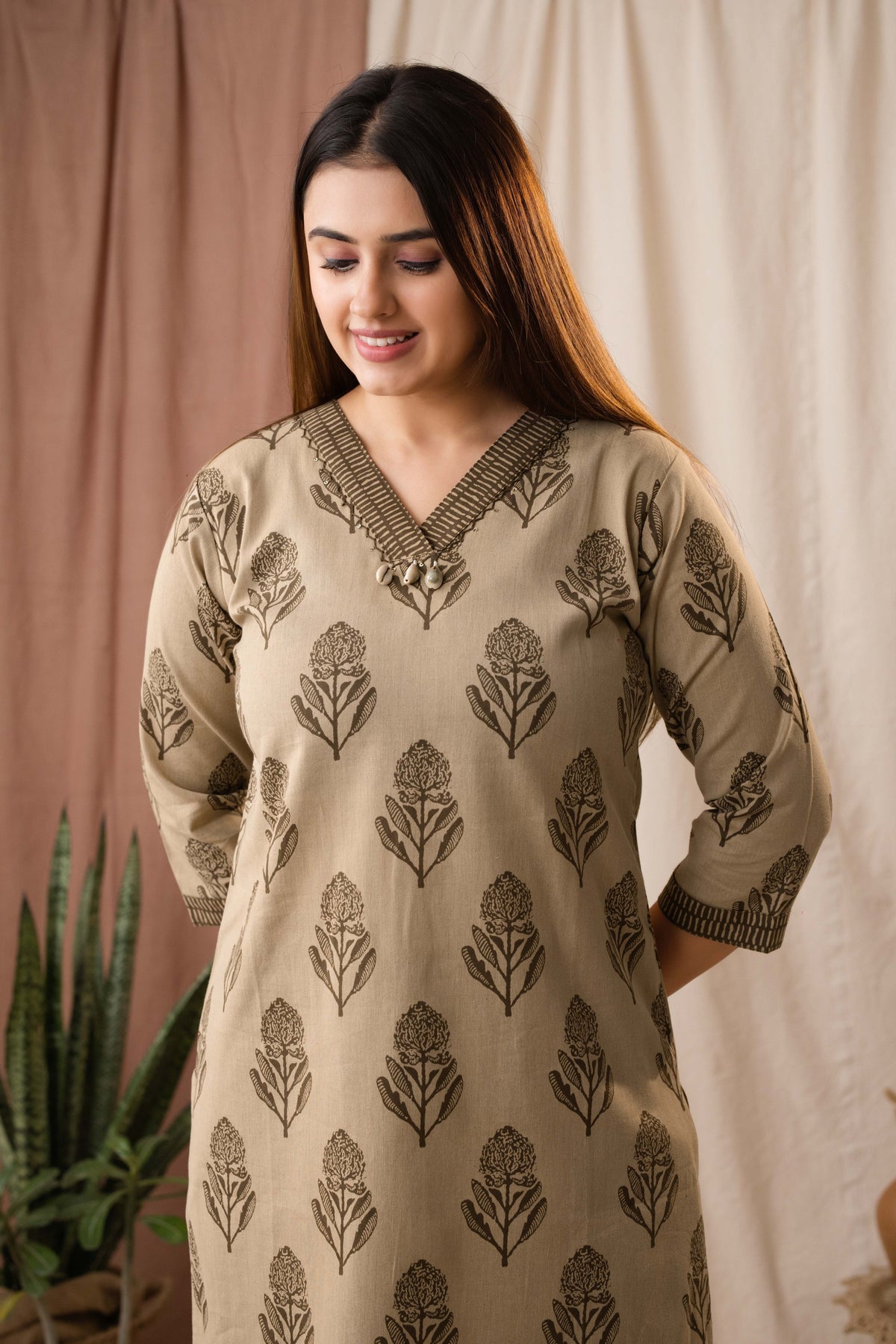 Amthi Women's Beige Linen Block Print Kurta Set