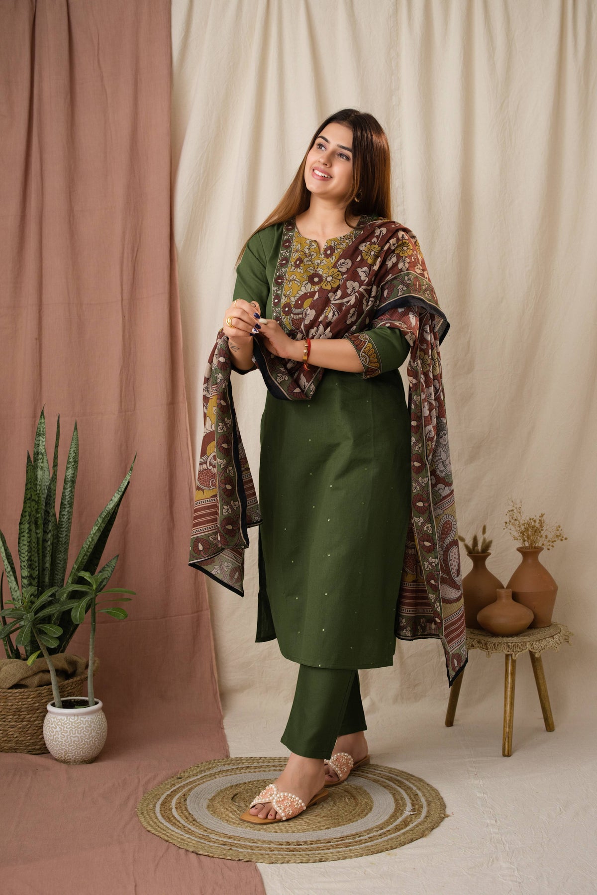 Amthi Women's Green Linen Cotton Kalamkari Kurta Set
