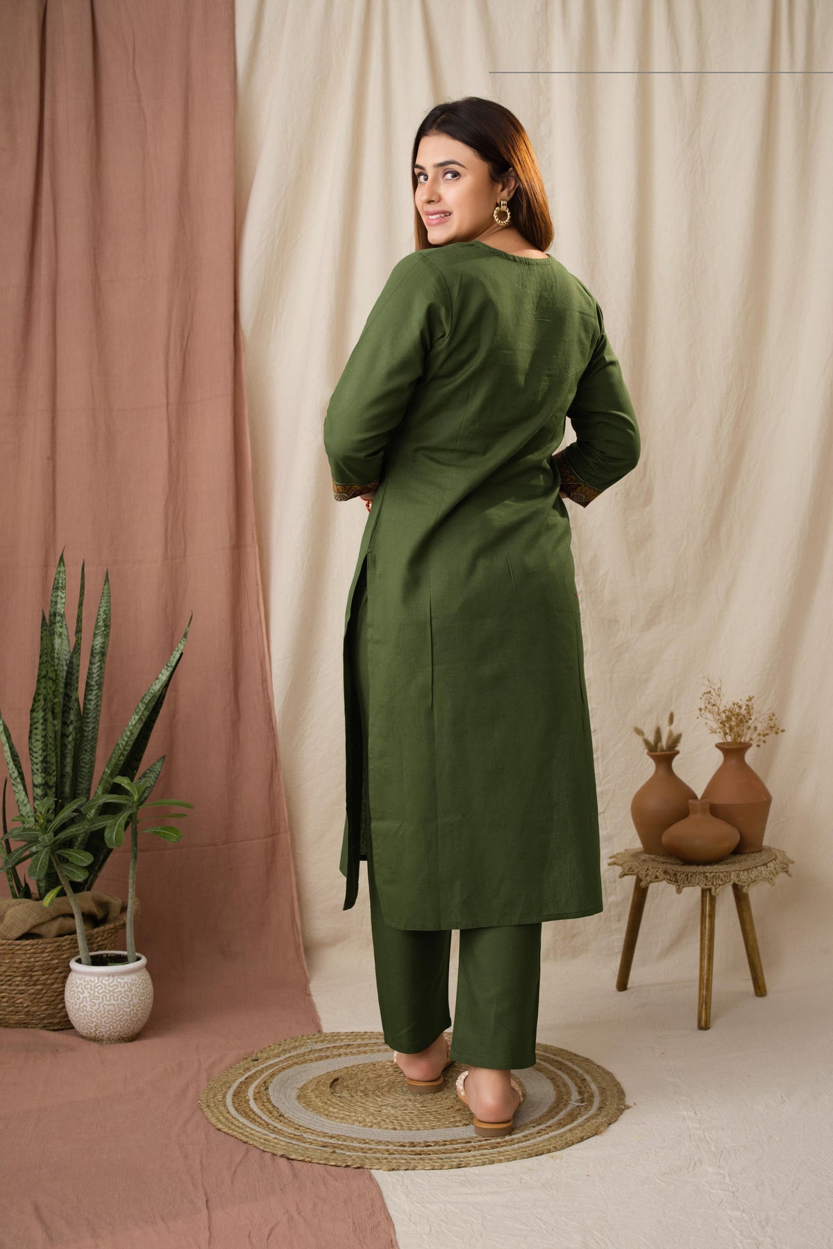 Amthi Women's Green Linen Cotton Kalamkari Kurta Set