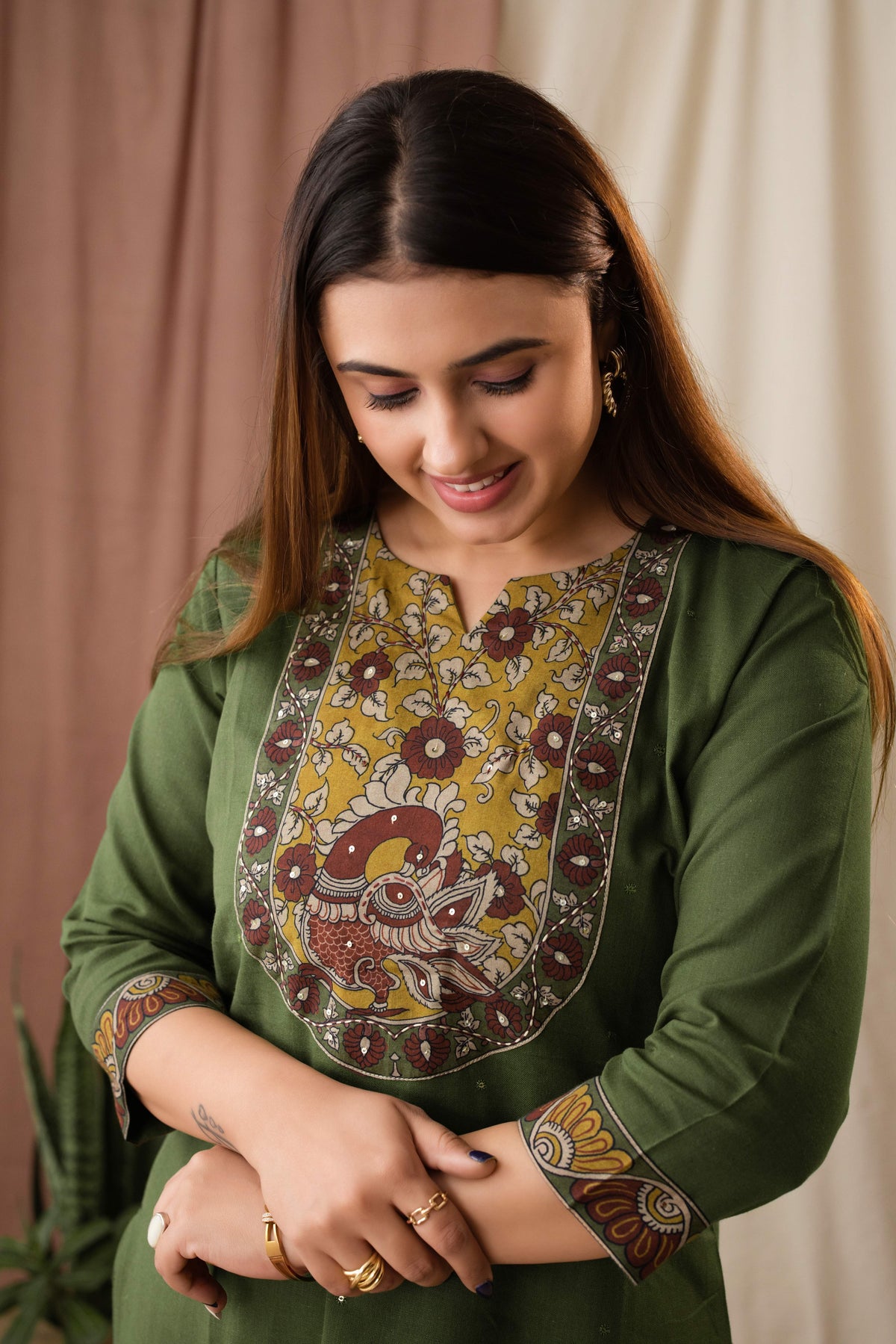 Amthi Women's Green Linen Cotton Kalamkari Kurta Set