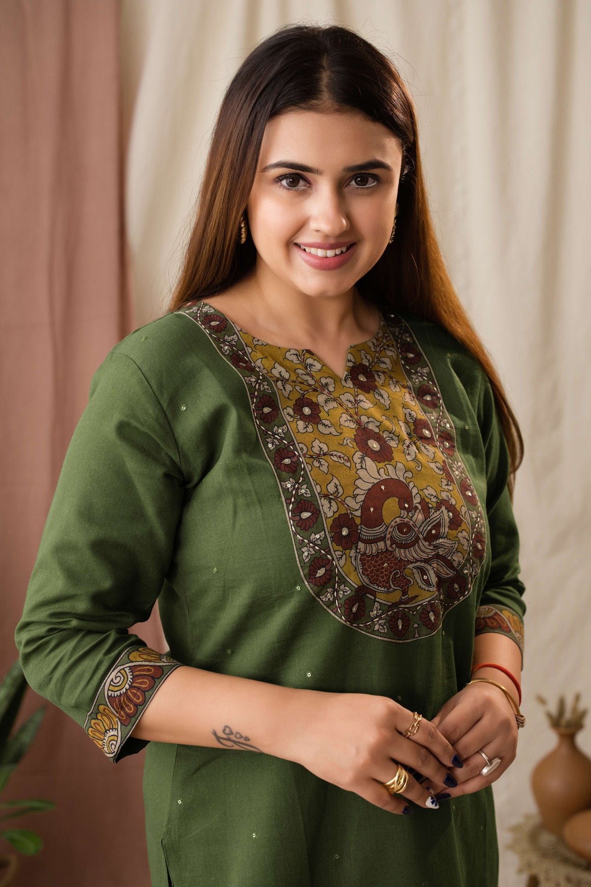 Amthi Women's Green Linen Cotton Kalamkari Kurta Set