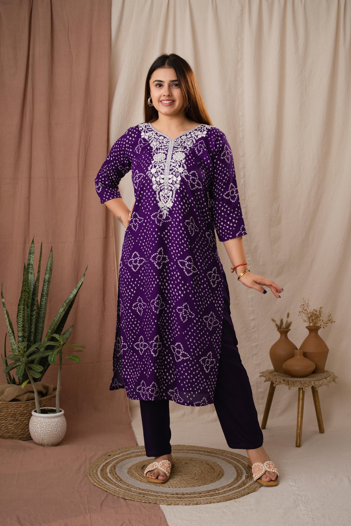 Amthi Women’s Purple Bandhani Embroidered Linen Straight Kurta Set
