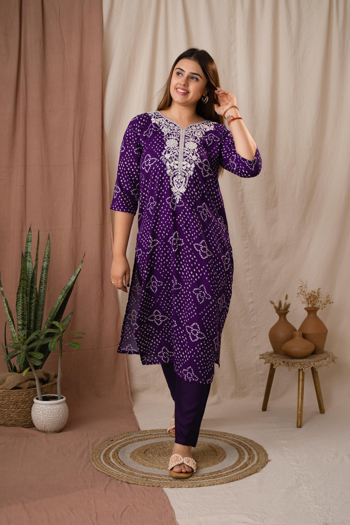 Amthi Women’s Purple Bandhani Embroidered Linen Straight Kurta Set