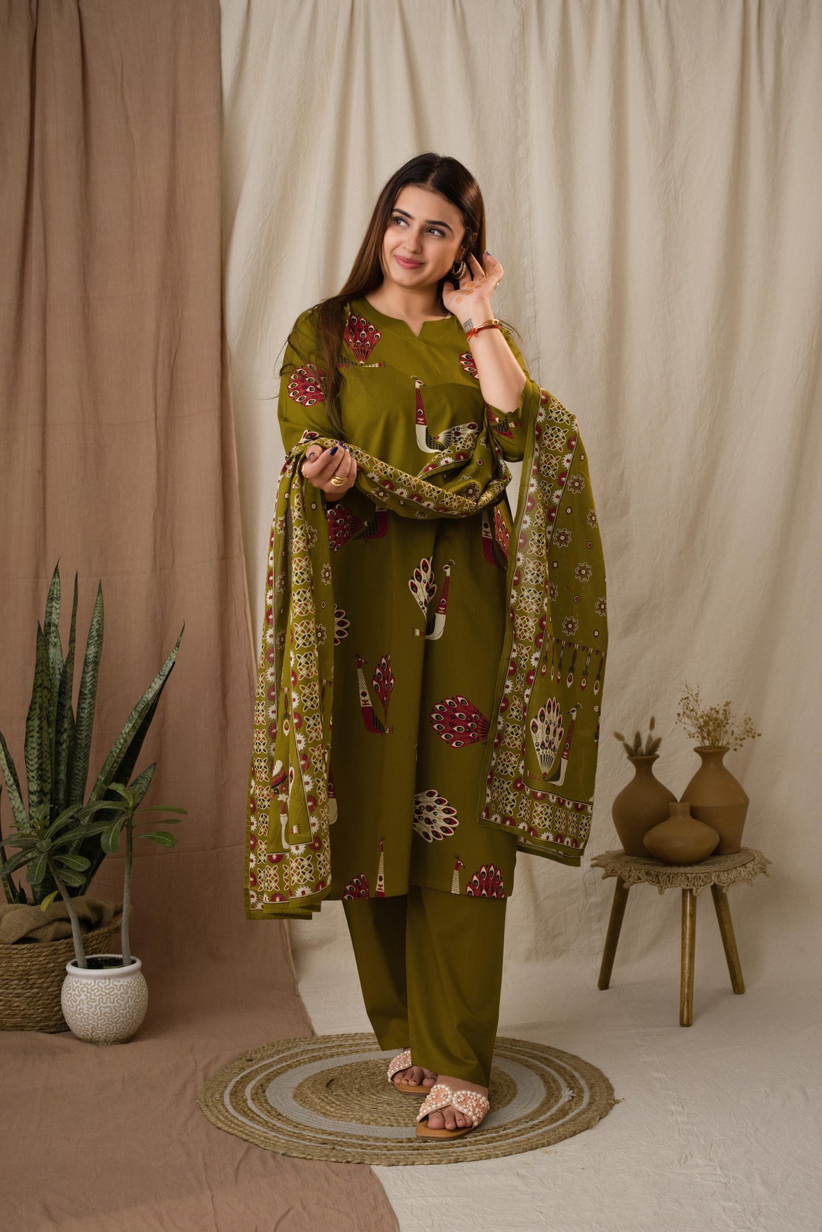Amthi Women's Peacock Printed Olive Green Kurta Set