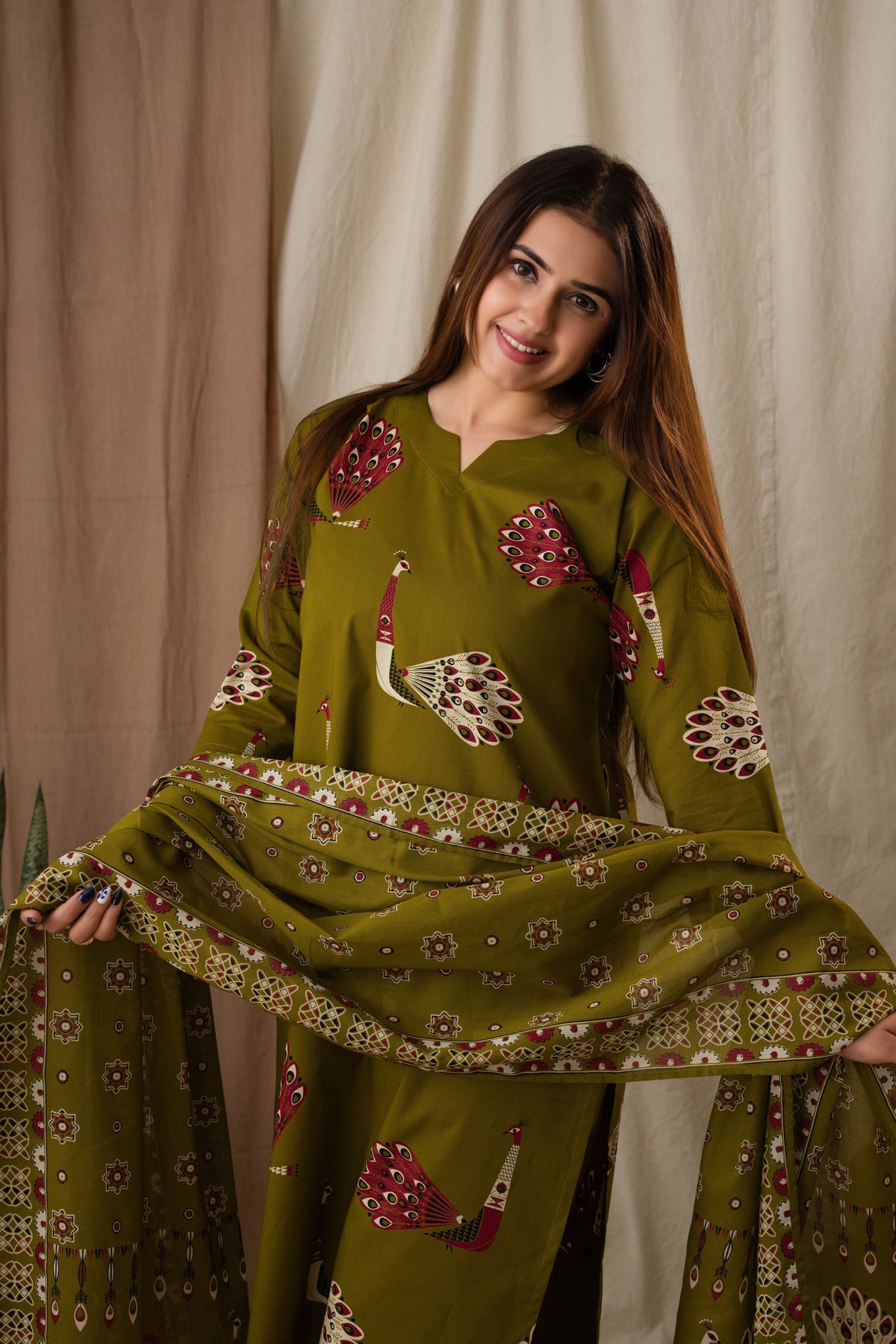 Amthi Women's Peacock Printed Olive Green Kurta Set