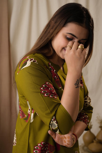 Amthi Women's Peacock Printed Olive Green Kurta Set