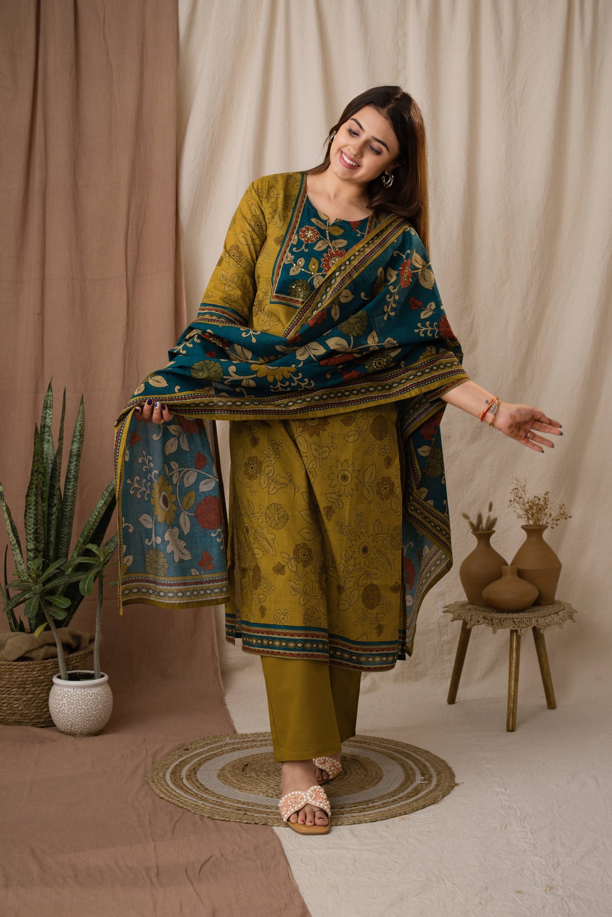 Amthi Women's Mustard Olive Kalamkari Printed Kurta Set