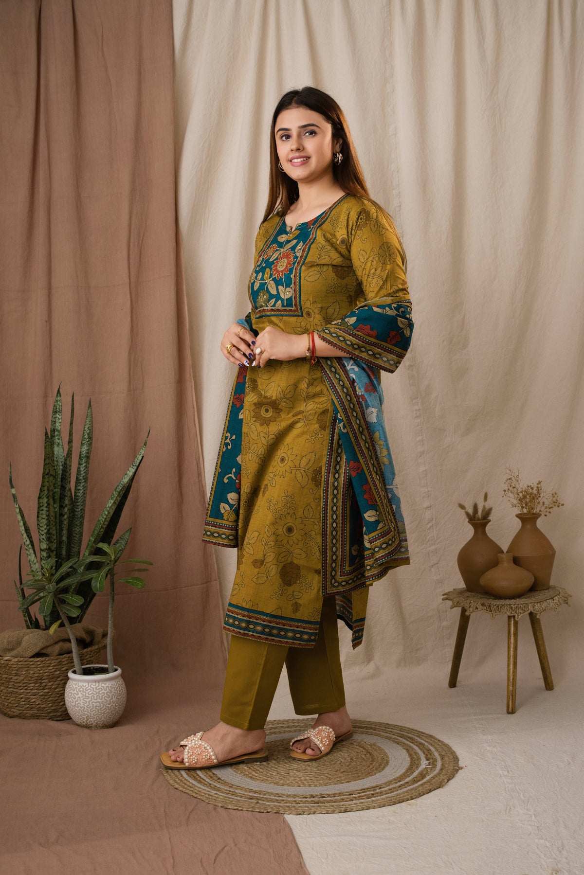 Amthi Women's Mustard Olive Kalamkari Printed Kurta Set