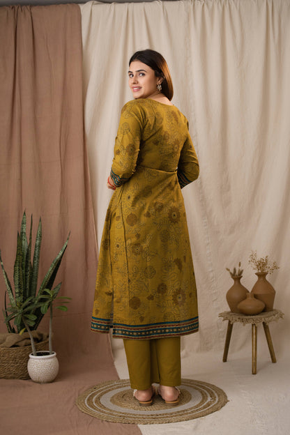 Amthi Women's Mustard Olive Kalamkari Printed Kurta Set