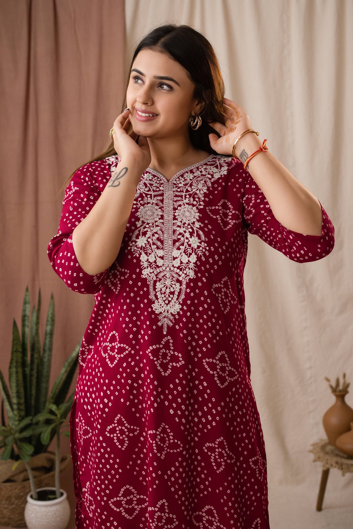 Amthi Women’s Maroon Bandhani Embroidered Linen Straight Kurta Set
