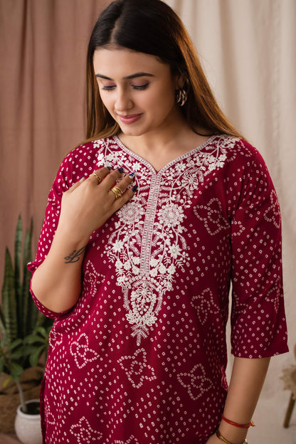 Amthi Women’s Maroon Bandhani Embroidered Linen Straight Kurta Set