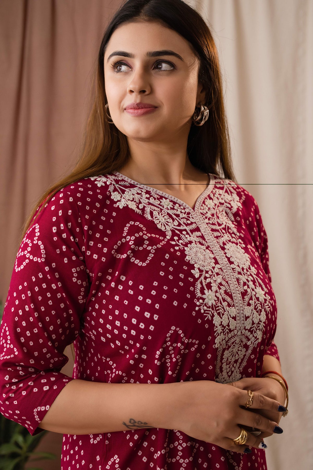 Amthi Women’s Maroon Bandhani Embroidered Linen Straight Kurta Set