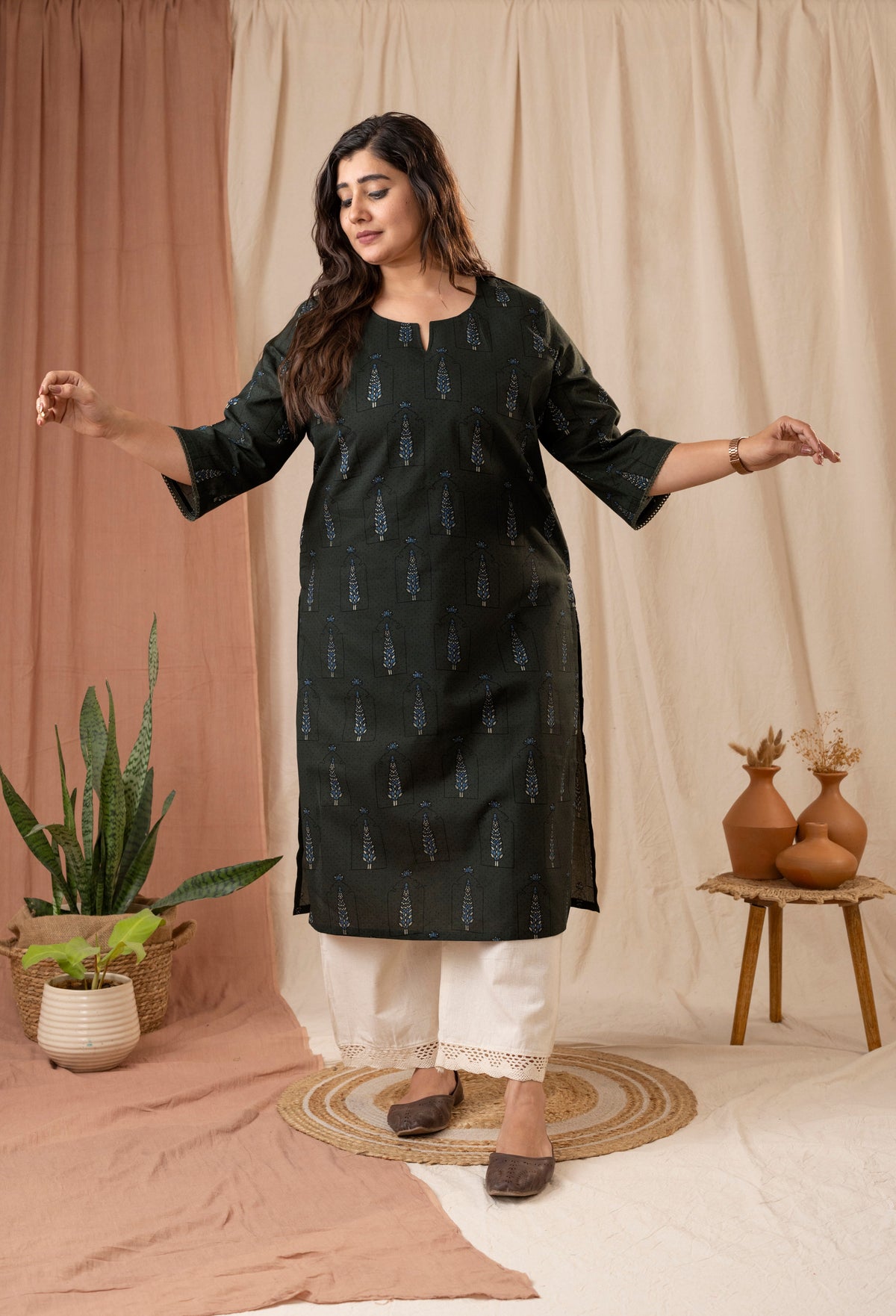 Amthi Women's Bottle Green Cotton Printed Straight Kurta