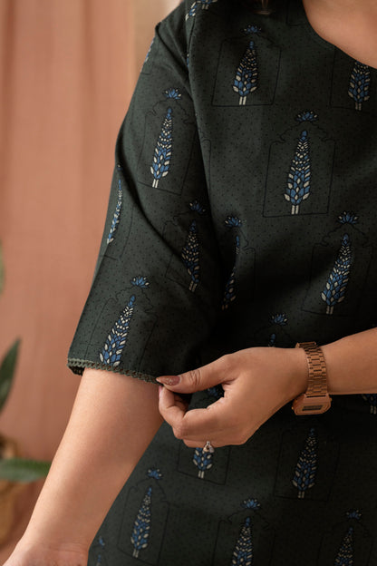 Amthi Women's Bottle Green Cotton Printed Straight Kurta