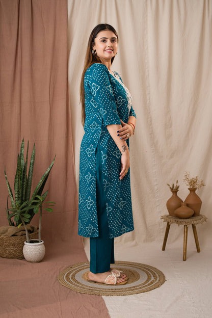 Amthi Women’s Teal Bandhani Embroidered Linen Straight Kurta Set