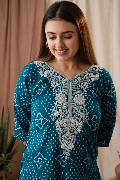 Amthi Women’s Teal Bandhani Embroidered Linen Straight Kurta Set