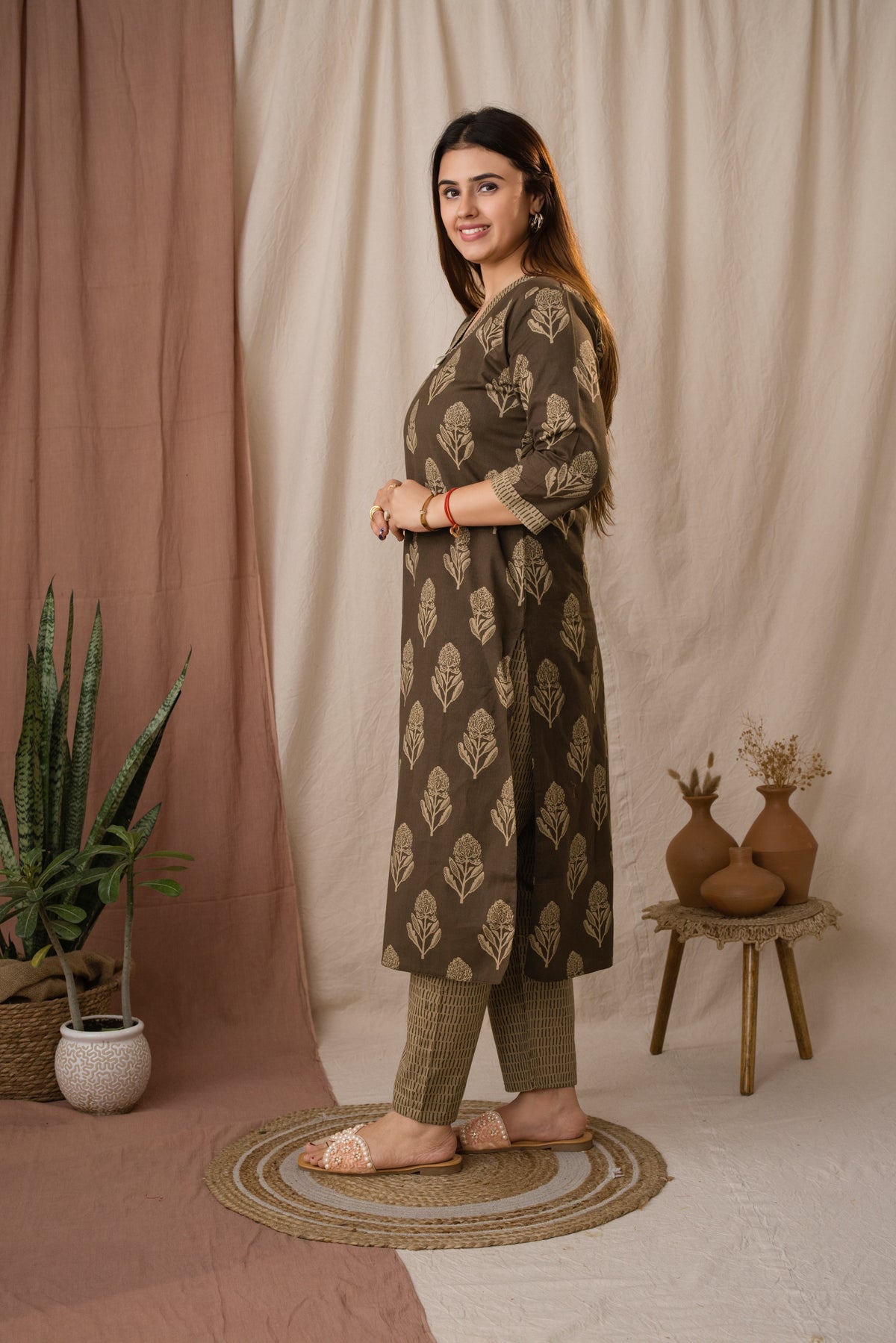 Amthi Women's Brown Linen Block Print Kurta Set