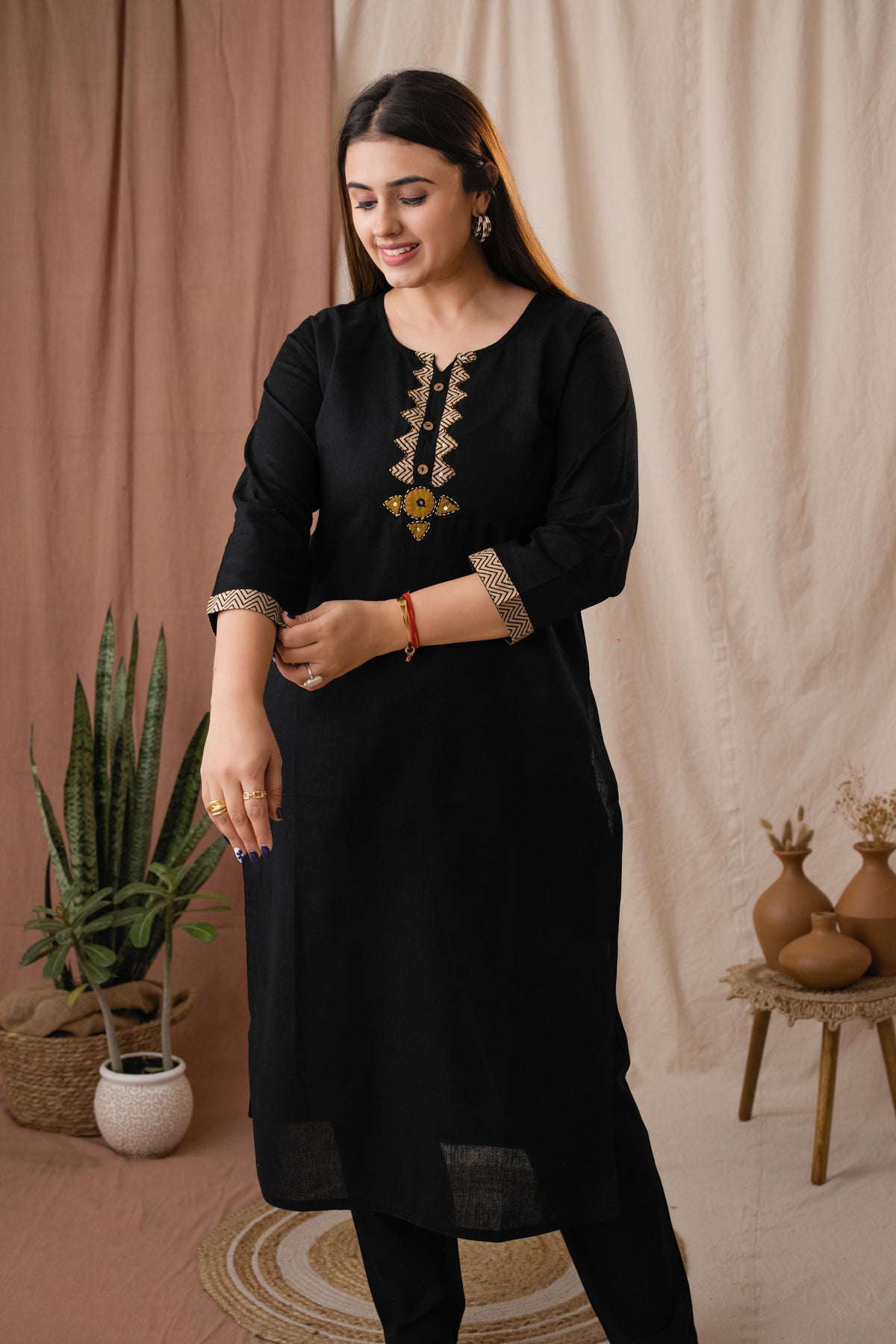 Amthi Women's Linen Balck Straight Kurta Set