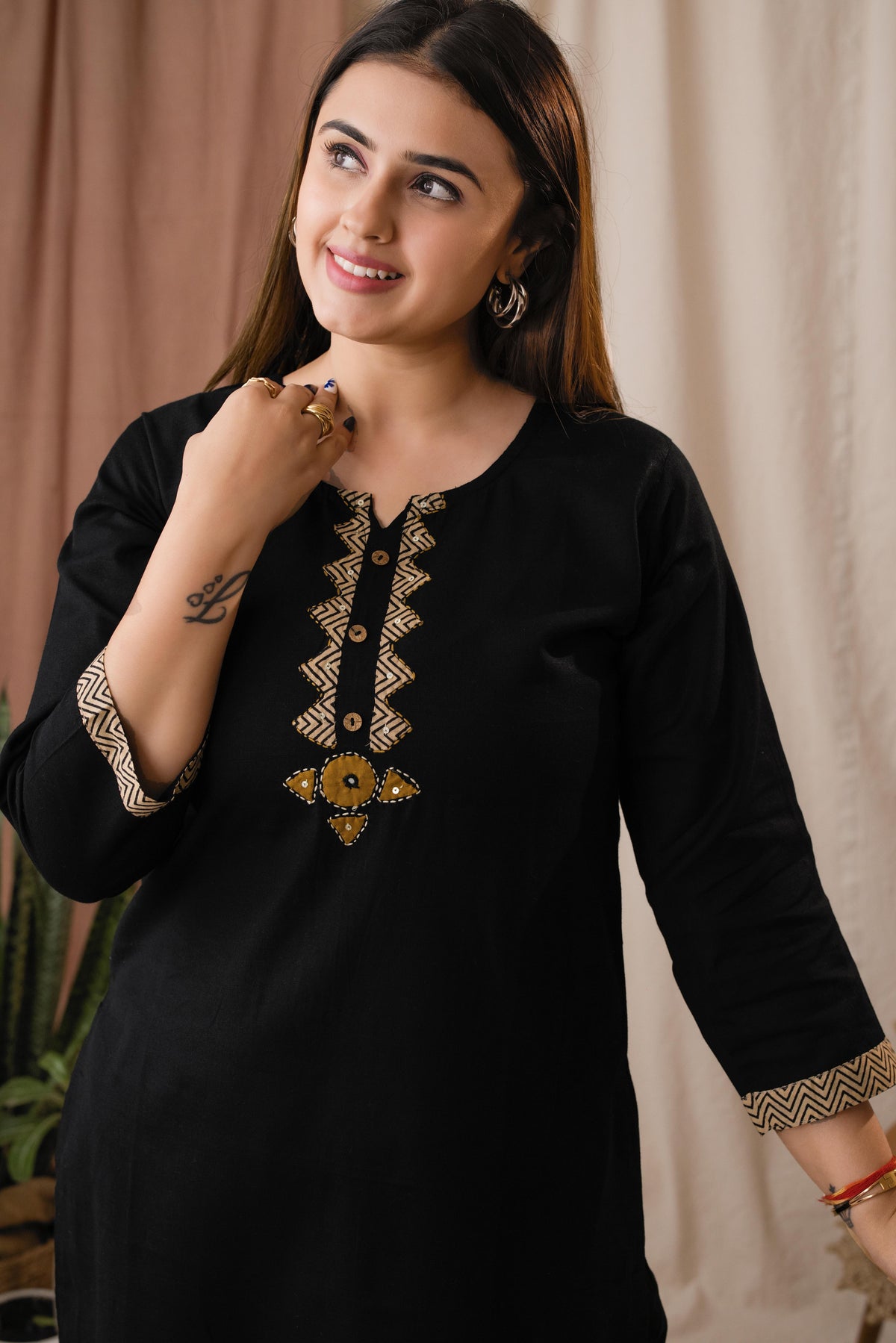 Amthi Women's Linen Balck Straight Kurta Set