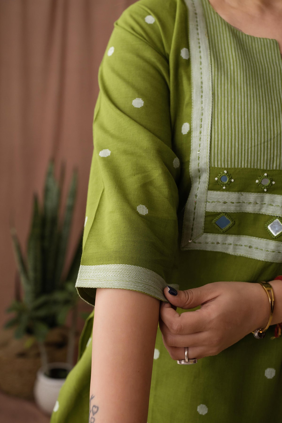 Amthi Olive Green Striped Linen Kurta Set For Women