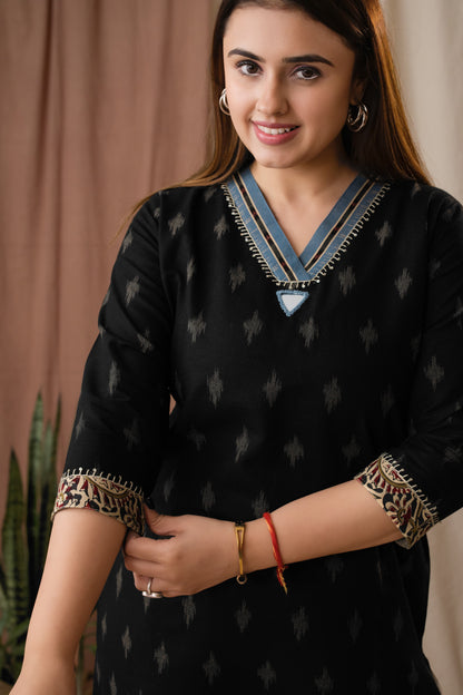 Amthi Women's Mirror Cotton Linen Ikat Printed Black Kurta For Daily Wear