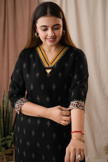 Amthi Women's Mirror Cotton Linen Ikat Printed Black Straight Kurta