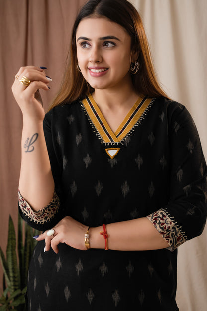 Amthi Women's Mirror Cotton Linen Ikat Printed Black Straight Kurta