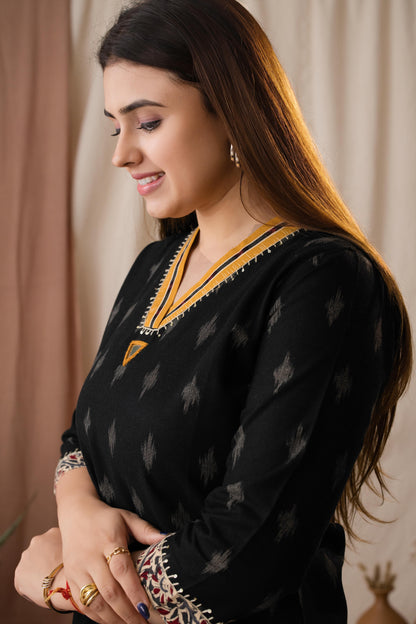 Amthi Women's Mirror Cotton Linen Ikat Printed Black Straight Kurta