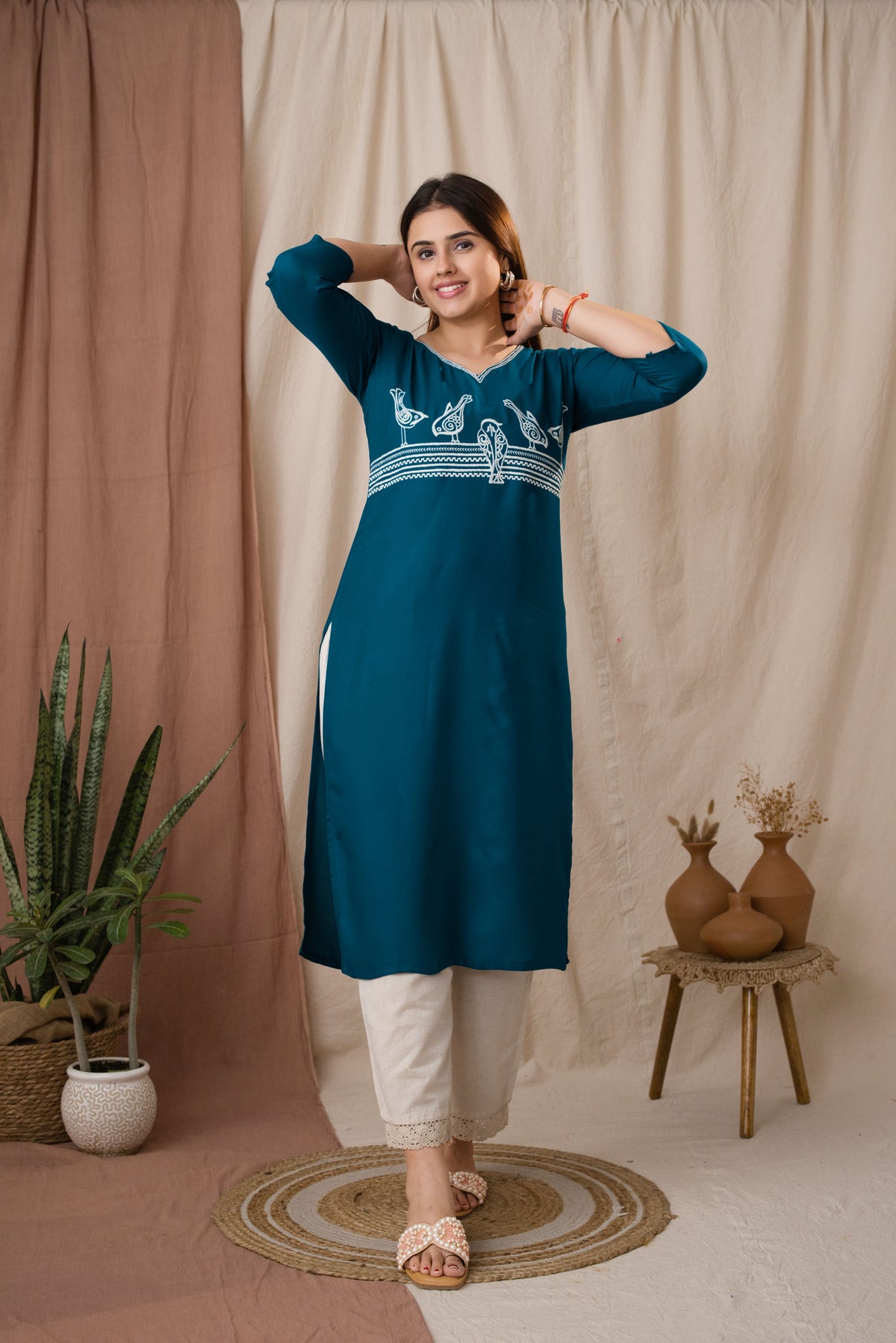 Amthi Women's Teal Rayon Embroidered Sparrow Straight Kurta