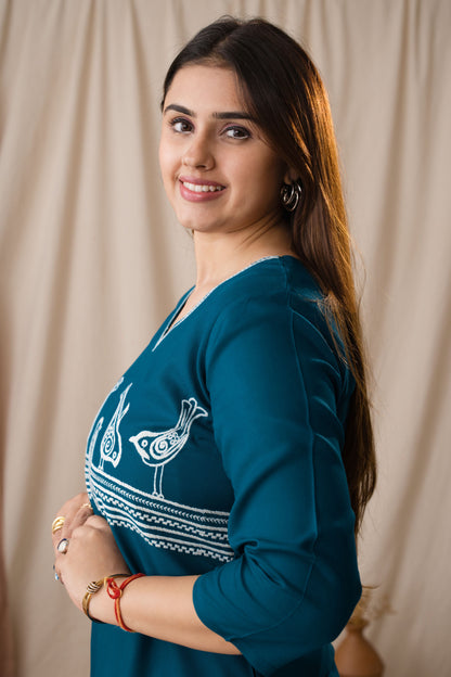Amthi Women's Teal Rayon Embroidered Sparrow Straight Kurta