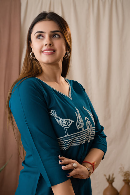 Amthi Women's Teal Rayon Embroidered Sparrow Straight Kurta
