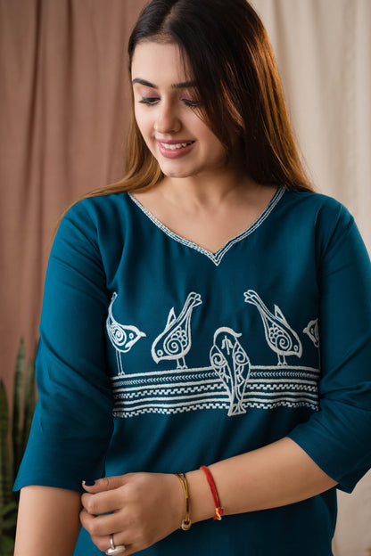 Amthi Women's Teal Rayon Embroidered Sparrow Straight Kurta